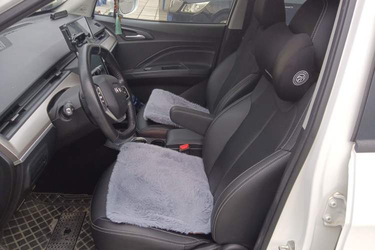 Used NETA V 2021 Long-Range Entertainment Edition Left Front Seat