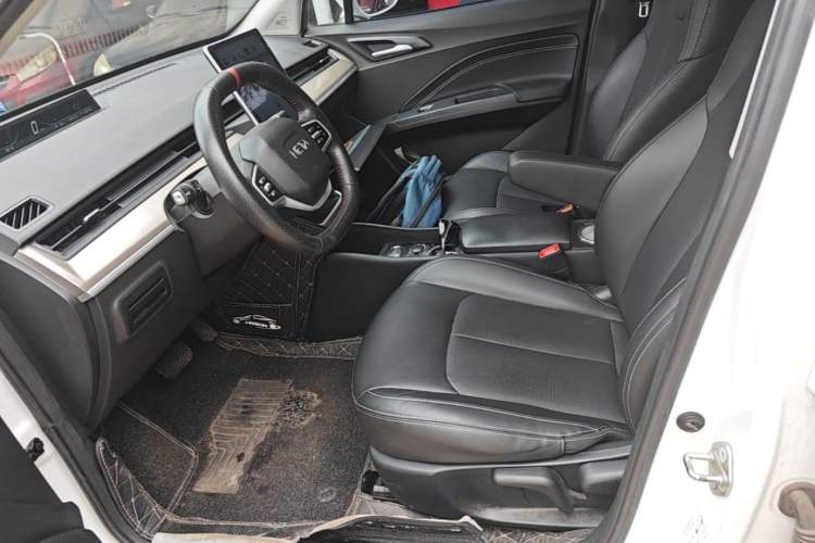 Used NETA V 2021 Long-Range Industry Custom Edition Left Front Seat