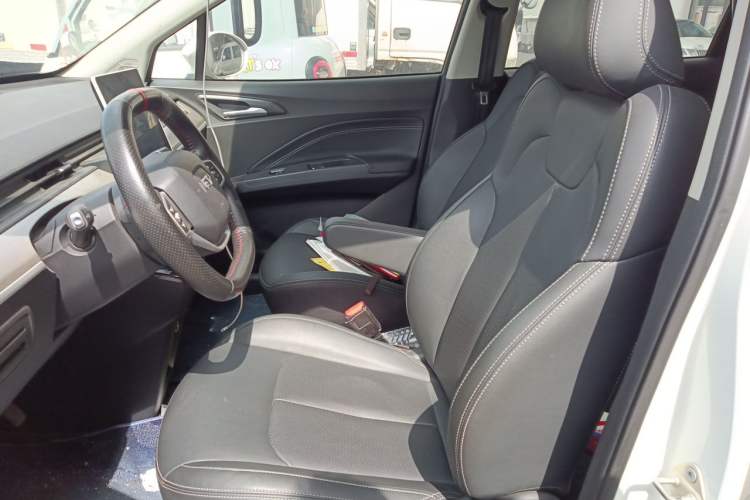 Used NETA V 2021 Long-Range Entertainment Edition Upgrade Model Left Front Seat