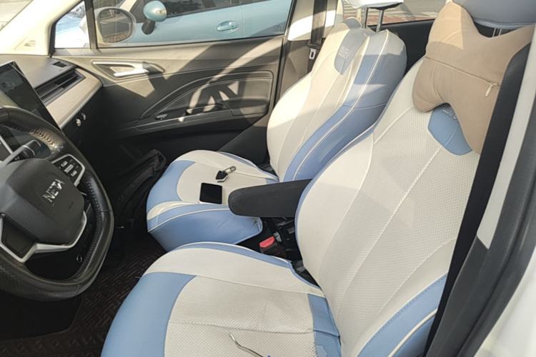 Used NETA V 2021 Standard Range Entertainment Edition Left Front Seat