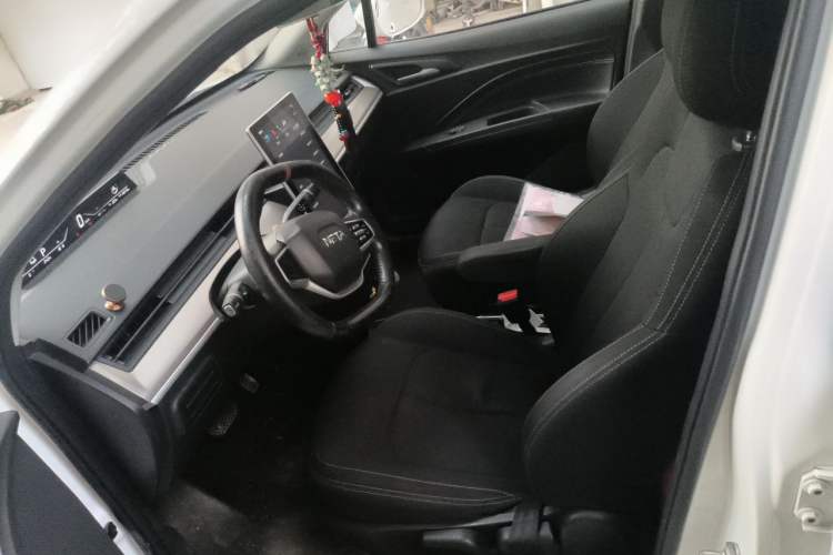 Used NETA V 2021 Standard Range Entertainment Version – Upgraded Model Left Front Seat