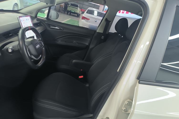 Used NETA V 2021 Standard Range Entertainment Version – Upgraded Model Left Front Seat
