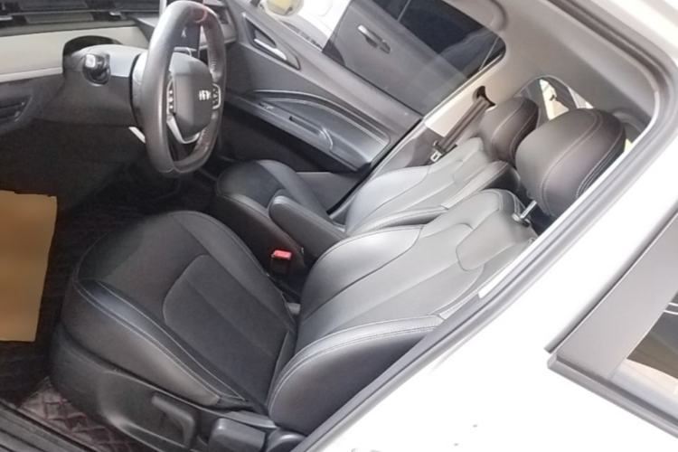 Used NETA V 2021 Long-Range Entertainment Edition Upgrade Model Left Front Seat
