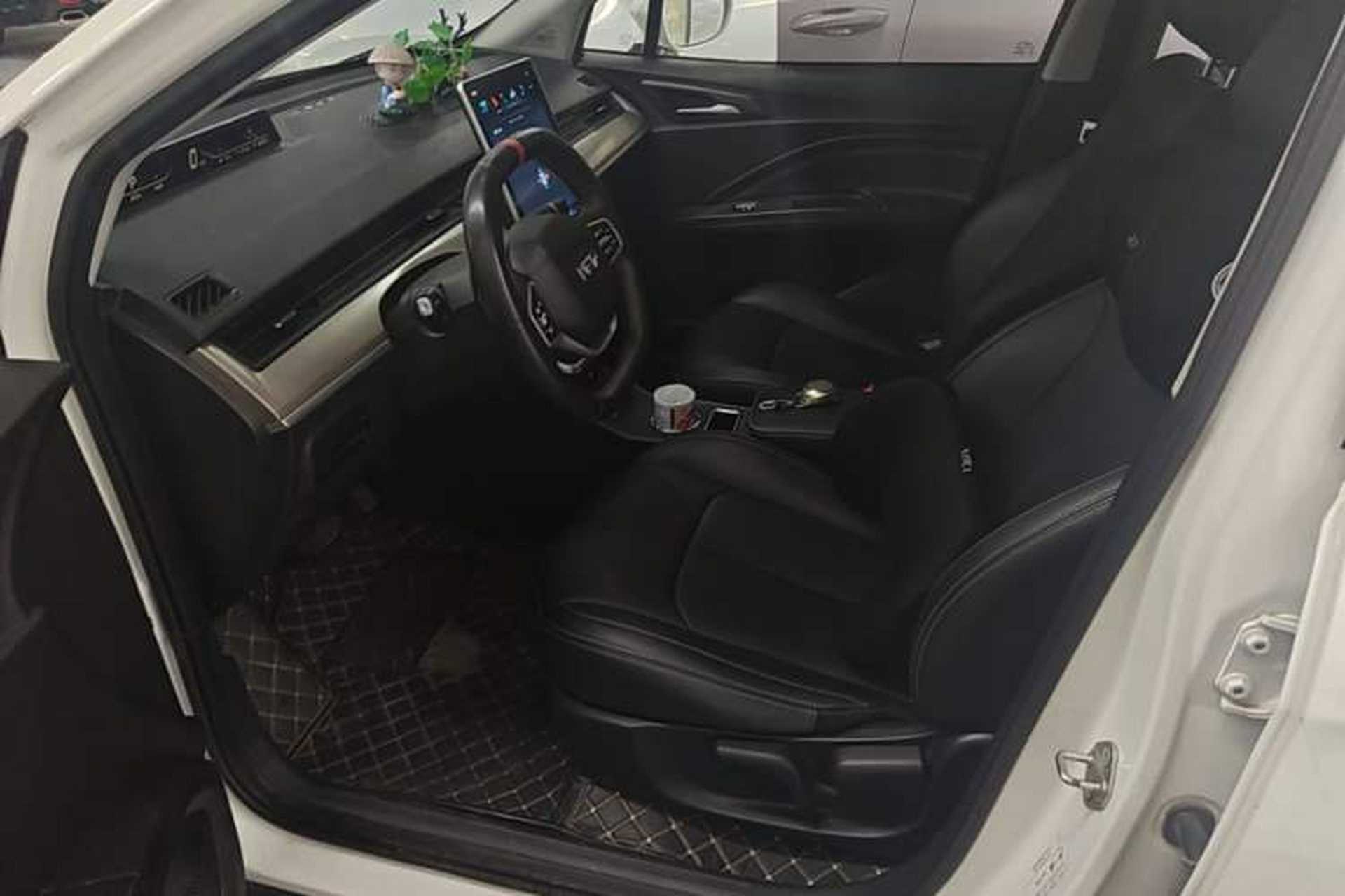 Used NETA V 2021 Long-Range Entertainment Edition Upgrade Model Left Front Seat