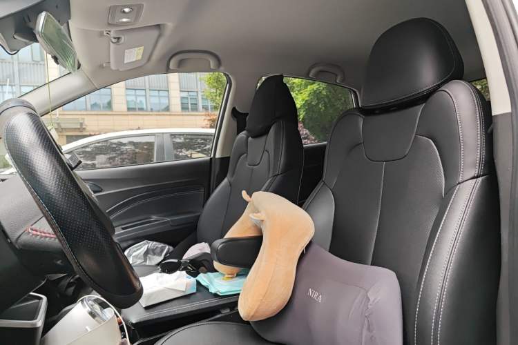 Used NETA V 2021 Long-Range Entertainment Edition Upgrade Model Left Front Seat