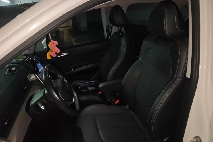 Used NETA V 2021 Standard Range Entertainment Version – Upgraded Model Left Front Seat