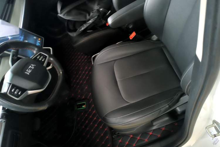 Used NETA V 2021 Long-Range Entertainment Edition Upgrade Model Left Front Seat