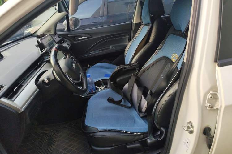 Used NETA V 2021 Long-Range Entertainment Edition Upgrade Model Left Front Seat