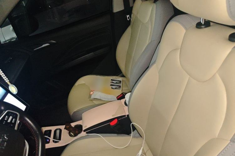 Used NETA V 2021 Standard Range Entertainment Version – Upgraded Model Left Front Seat