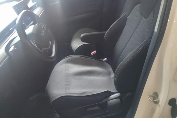 Used NETA V 2021 Standard Range Entertainment Version – Upgraded Model Left Front Seat