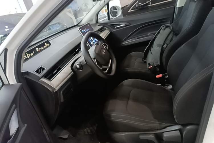 Used NETA V 2021 Standard Range Entertainment Version – Upgraded Model Left Front Seat