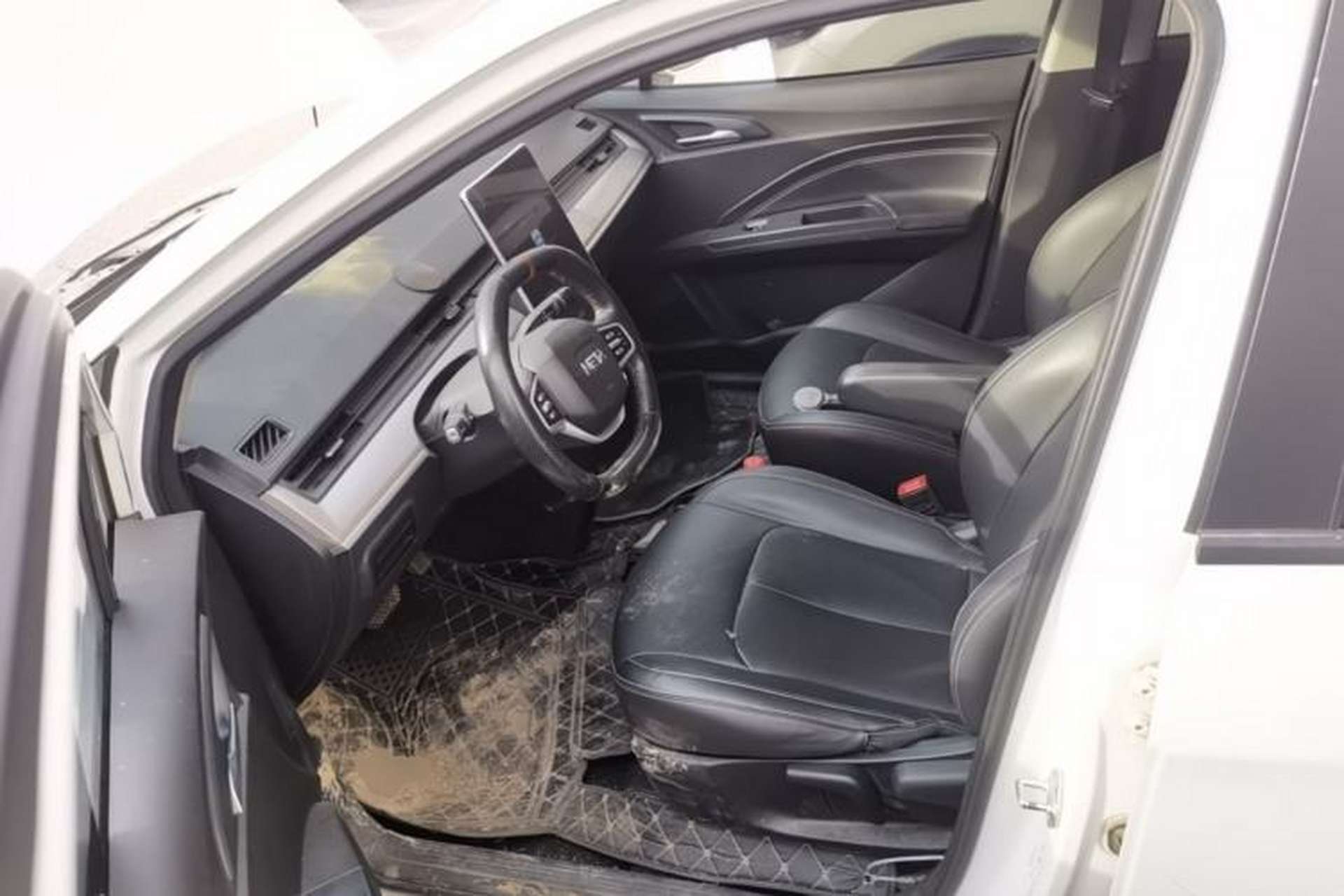 Used NETA V 2021 Long-Range Entertainment Edition Upgrade Model Left Front Seat
