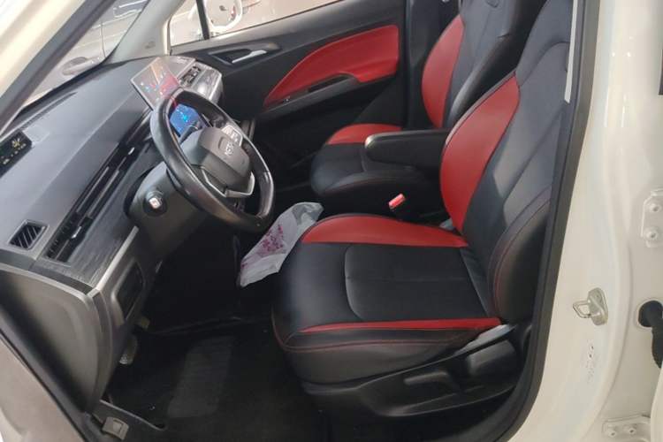 Used NETA V 2021 Standard Range Entertainment Edition Left Front Seat