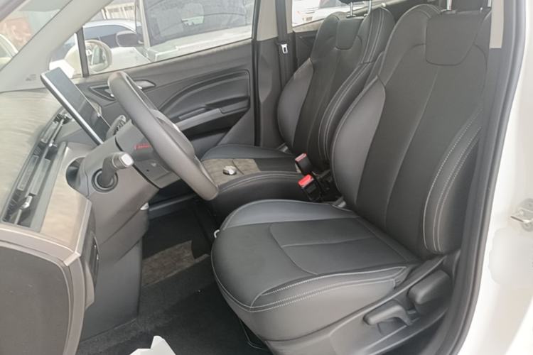 Used NETA V 2021 Long-Range Entertainment Edition Upgrade Model Left Front Seat