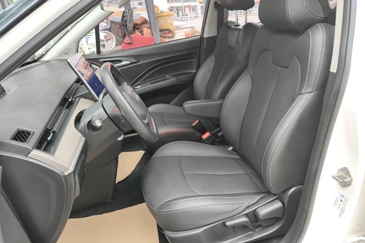 Used NETA V 2021 Long-Range Entertainment Edition Upgrade Model Left Front Seat