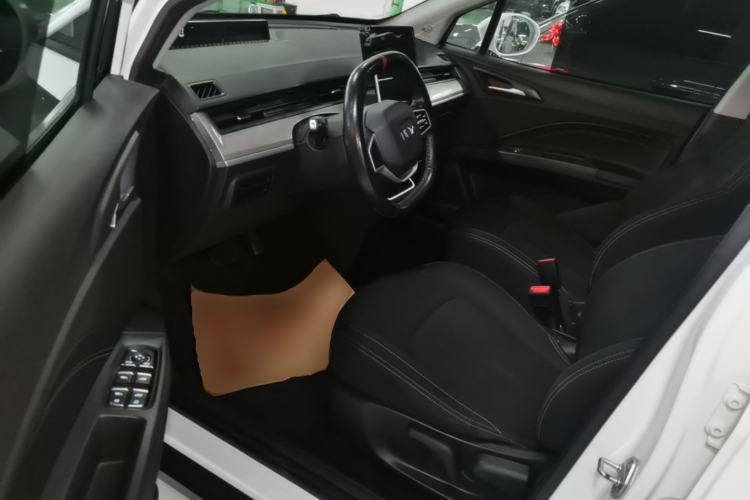 Used NETA V 2021 Standard Range Entertainment Version – Upgraded Model Left Front Seat