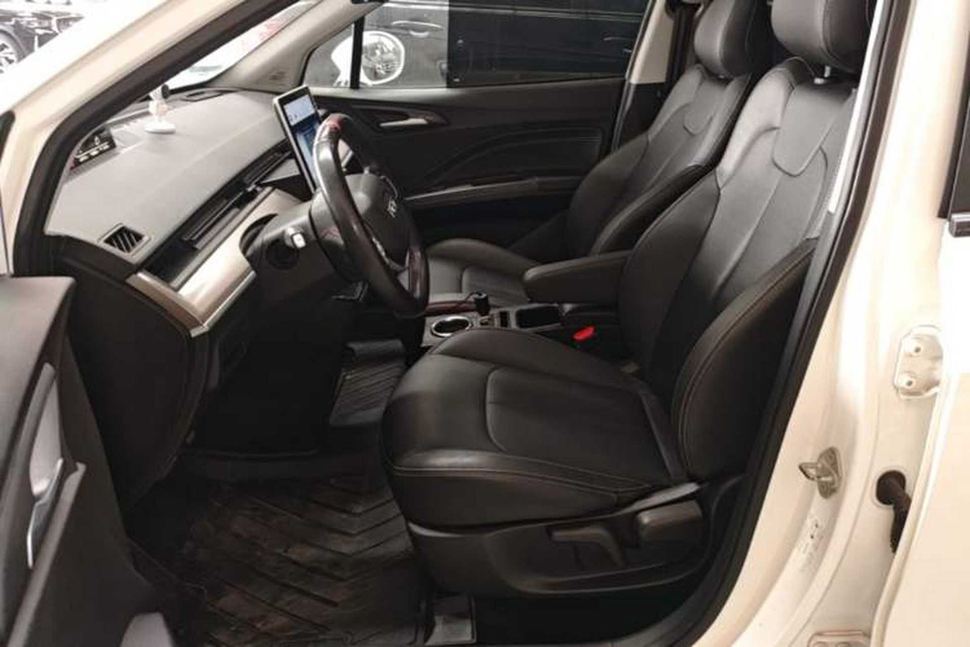 Used NETA V 2021 Long-Range Entertainment Edition Upgrade Model Left Front Seat