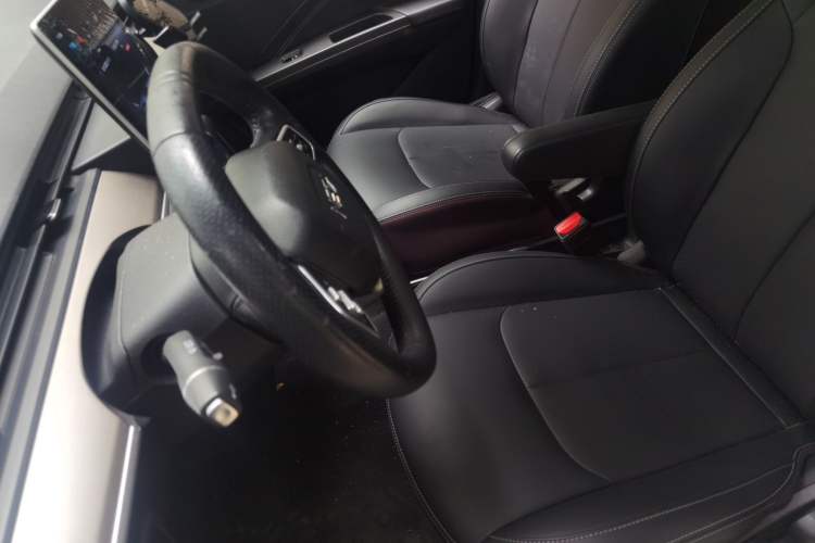 Used NETA V 2021 Long-Range Entertainment Edition Left Front Seat