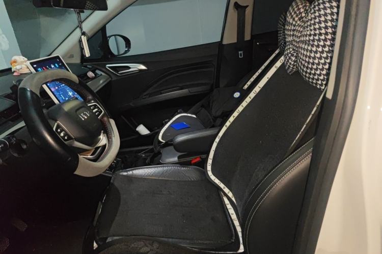 Used NETA V 2021 Long-Range Entertainment Edition Left Front Seat