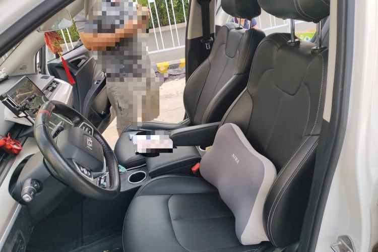 Used NETA V 2021 Long-Range Entertainment Edition Upgrade Model Left Front Seat