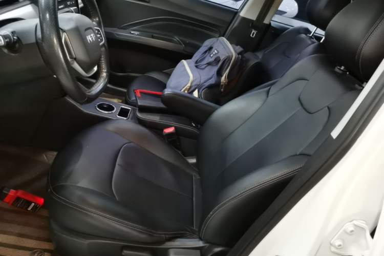 Used NETA V 2021 Standard Range Entertainment Version – Upgraded Model Left Front Seat