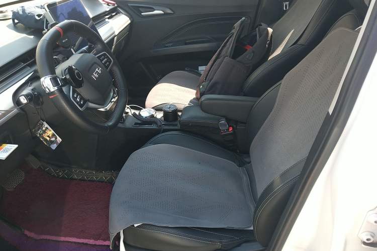 Used NETA V 2021 Long-Range Entertainment Edition Upgrade Model Left Front Seat