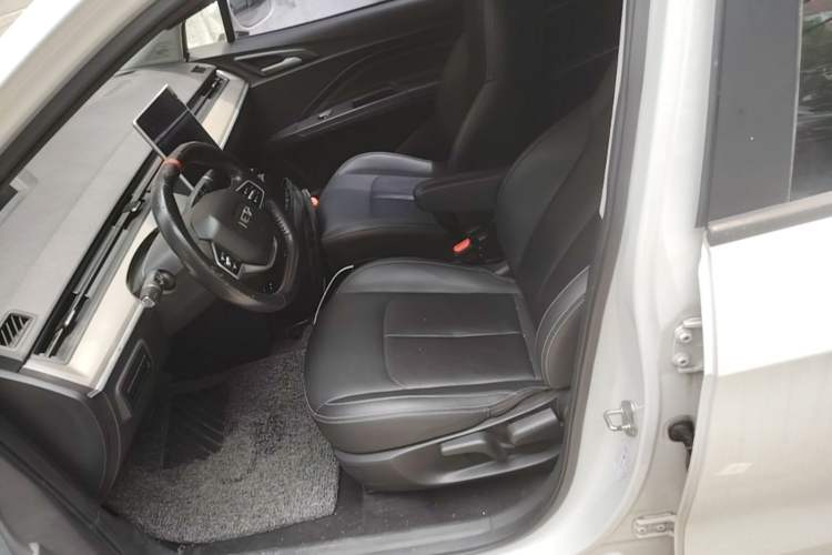 Used NETA V 2021 Long-Range Entertainment Edition Left Front Seat