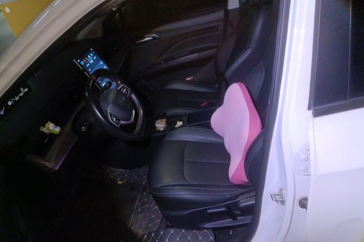 Used NETA V 2021 Long-Range Entertainment Edition Upgrade Model Left Front Seat
