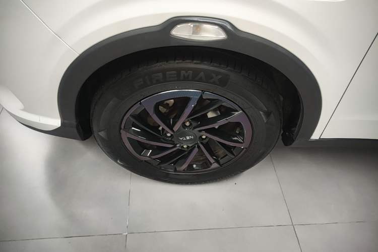 Used NETA V 2021 Long-Range Entertainment Edition Upgrade Model Left Front Wheel Hub