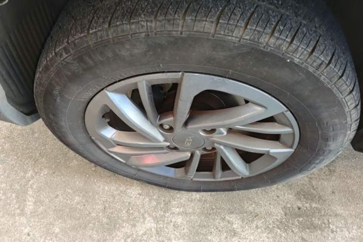Used NETA V 2021 Standard Range Entertainment Version – Upgraded Model Left Front Wheel Hub