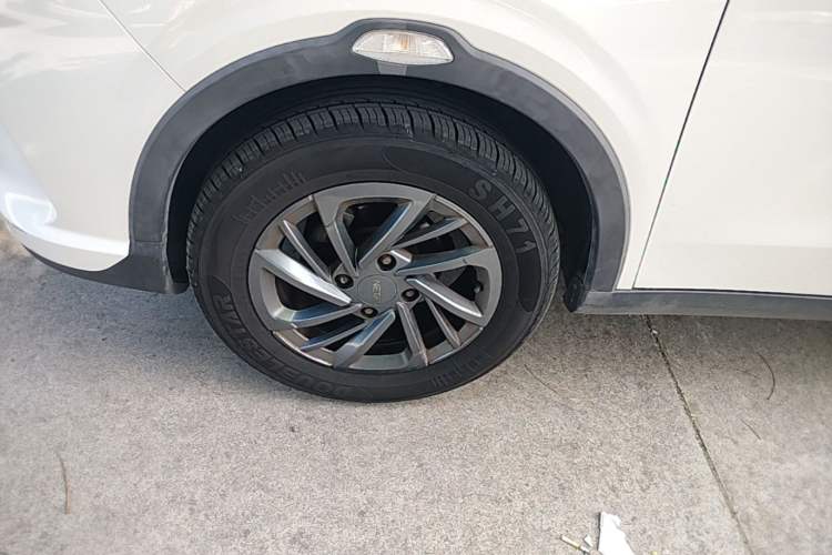 Used NETA V 2021 Standard Range Entertainment Version – Upgraded Model Left Front Wheel Hub