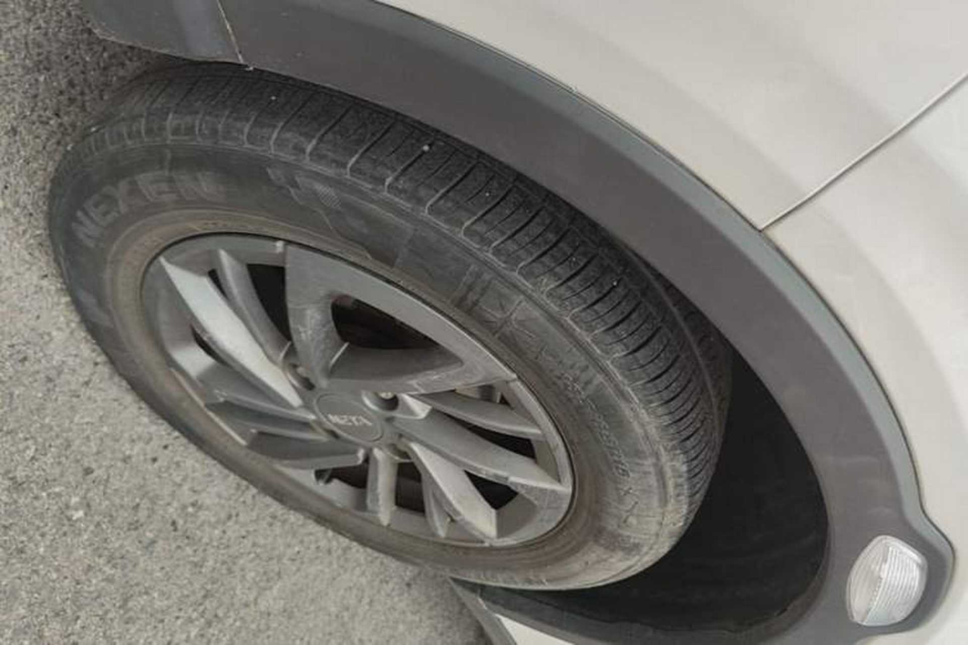 Used NETA V 2021 Standard Range Entertainment Version – Upgraded Model Left Front Wheel Hub