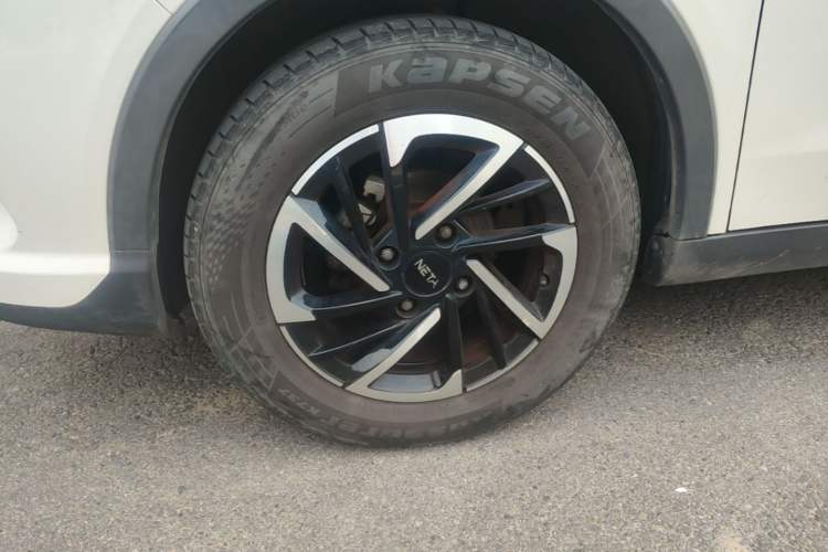 Used NETA V 2021 Long-Range Entertainment Edition Upgrade Model Left Front Wheel Hub