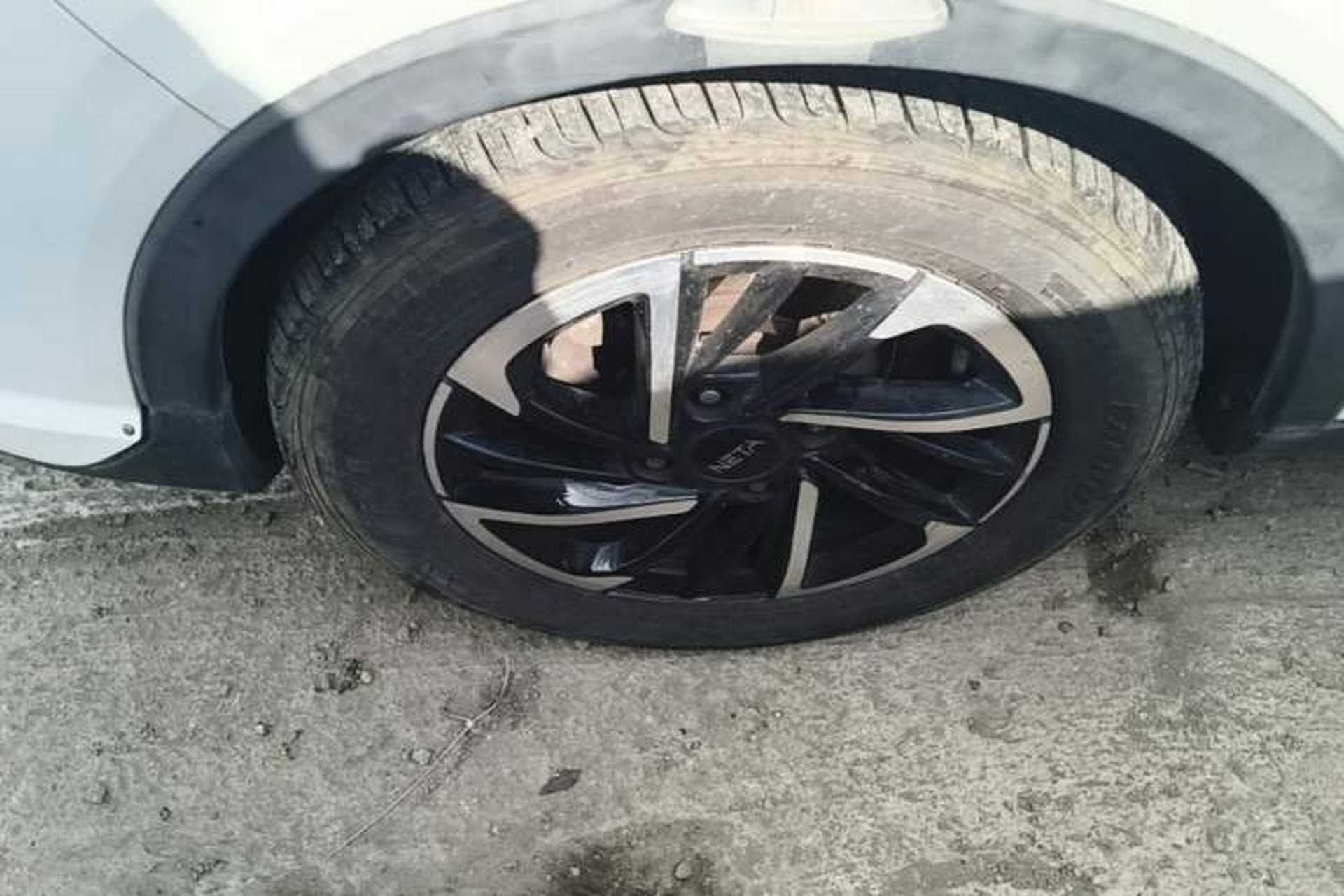 Used NETA V 2021 Long-Range Entertainment Edition Left Front Wheel Hub