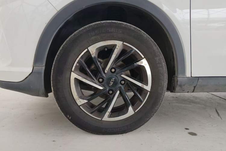 Used NETA V 2021 Long-Range Entertainment Edition Left Front Wheel Hub