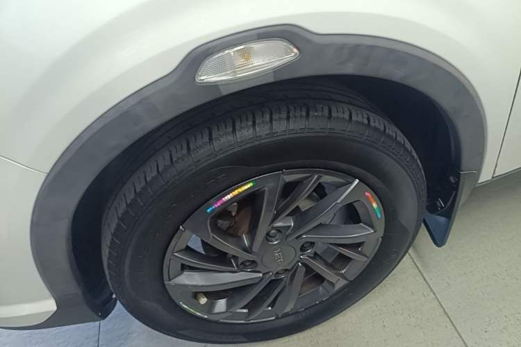 Used NETA V 2021 Standard Range Entertainment Edition Left Front Wheel Hub
