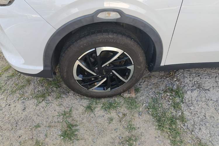 Used NETA V 2021 Long-Range Entertainment Edition Upgrade Model Left Front Wheel Hub