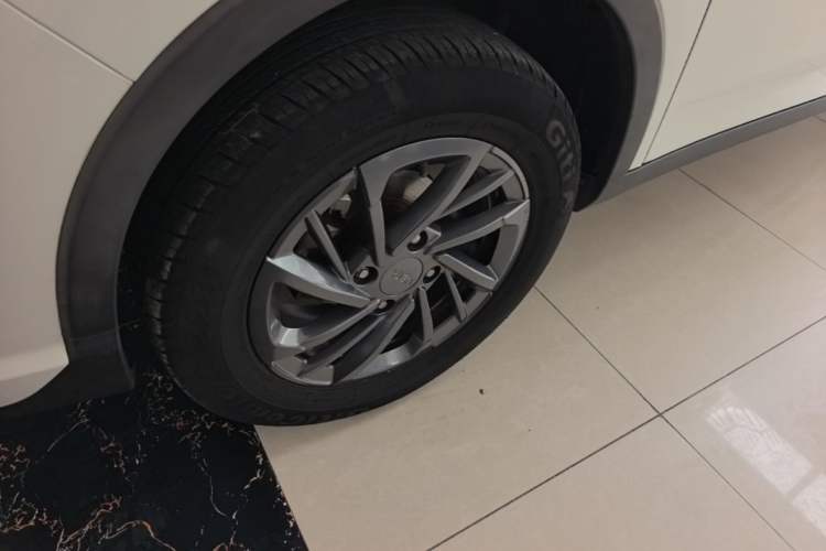 Used NETA V 2021 Standard Range Entertainment Version – Upgraded Model Left Front Wheel Hub