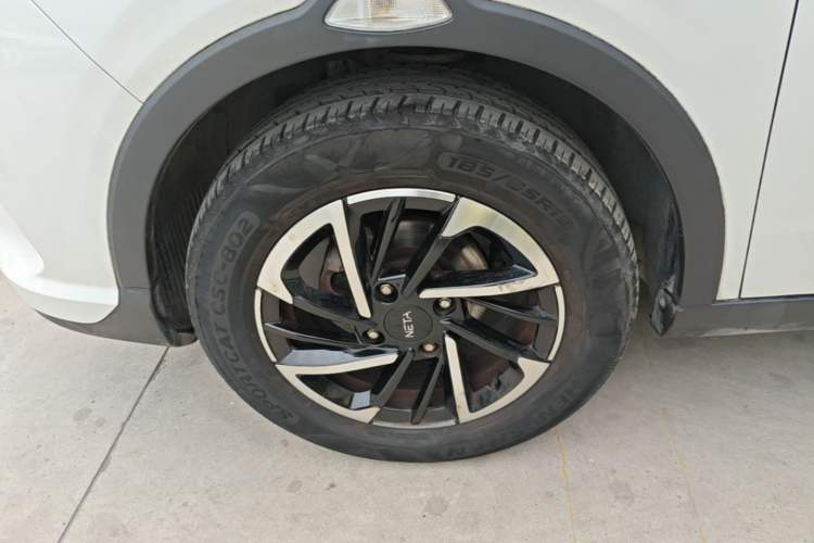 Used NETA V 2021 Long-Range Entertainment Edition Upgrade Model Left Front Wheel Hub