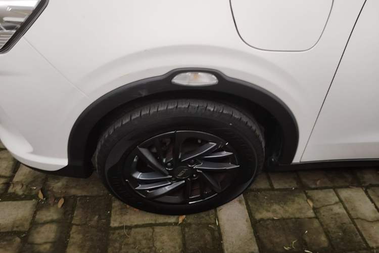 Used NETA V 2021 Standard Range Entertainment Edition Left Front Wheel Hub