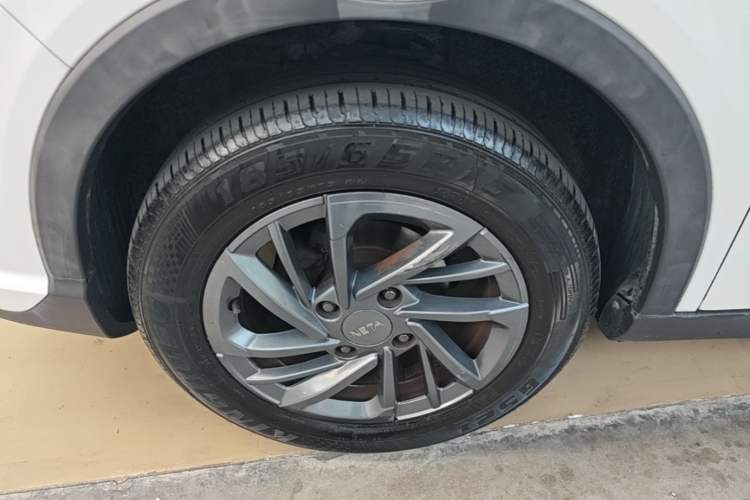Used NETA V 2021 Standard Range Entertainment Version – Upgraded Model Left Front Wheel Hub