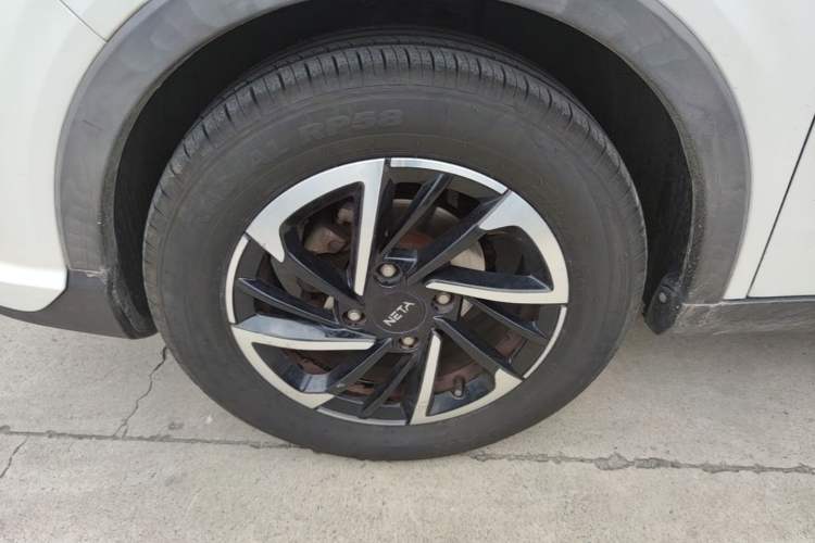 Used NETA V 2021 Long-Range Smart Edition Left Front Wheel Hub