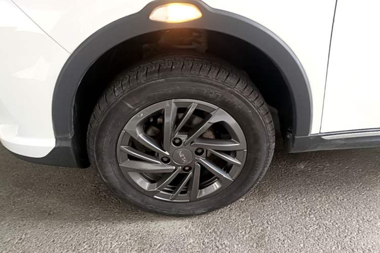 Used NETA V 2021 Standard Range Entertainment Edition Left Front Wheel Hub