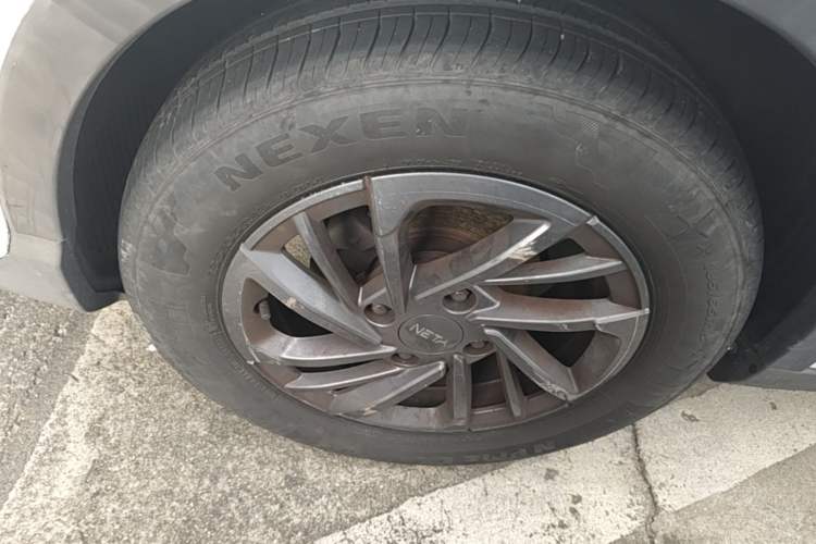 Used NETA V 2021 Standard Range Entertainment Edition Left Front Wheel Hub