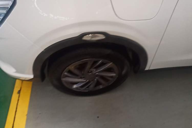 Used NETA V 2021 Standard Range Entertainment Edition Left Front Wheel Hub