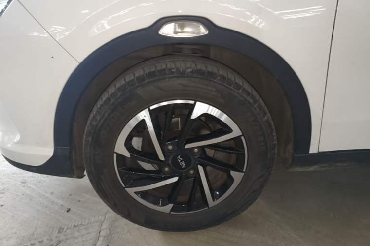 Used NETA V 2021 Long-Range Smart Edition Upgrade Model Left Front Wheel Hub