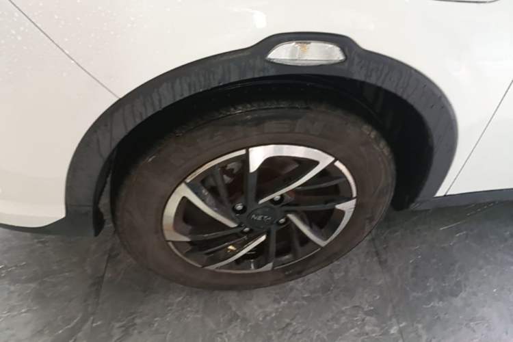 Used NETA V 2021 Long-Range Entertainment Edition Upgrade Model Left Front Wheel Hub