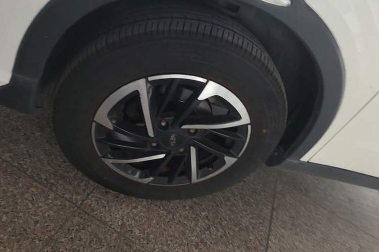 Used NETA V 2021 Long-Range Entertainment Edition Upgrade Model Left Front Wheel Hub
