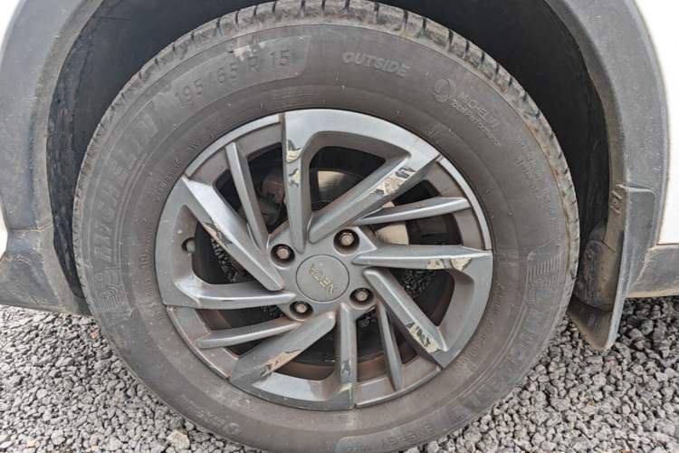 Used NETA V 2021 Standard Range Entertainment Version – Upgraded Model Left Front Wheel Hub