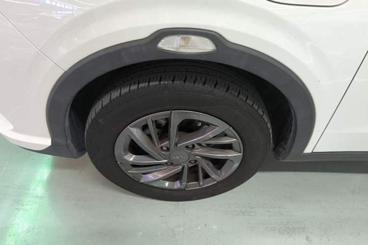 Used NETA V 2021 Standard Range Entertainment Version – Upgraded Model Left Front Wheel Hub